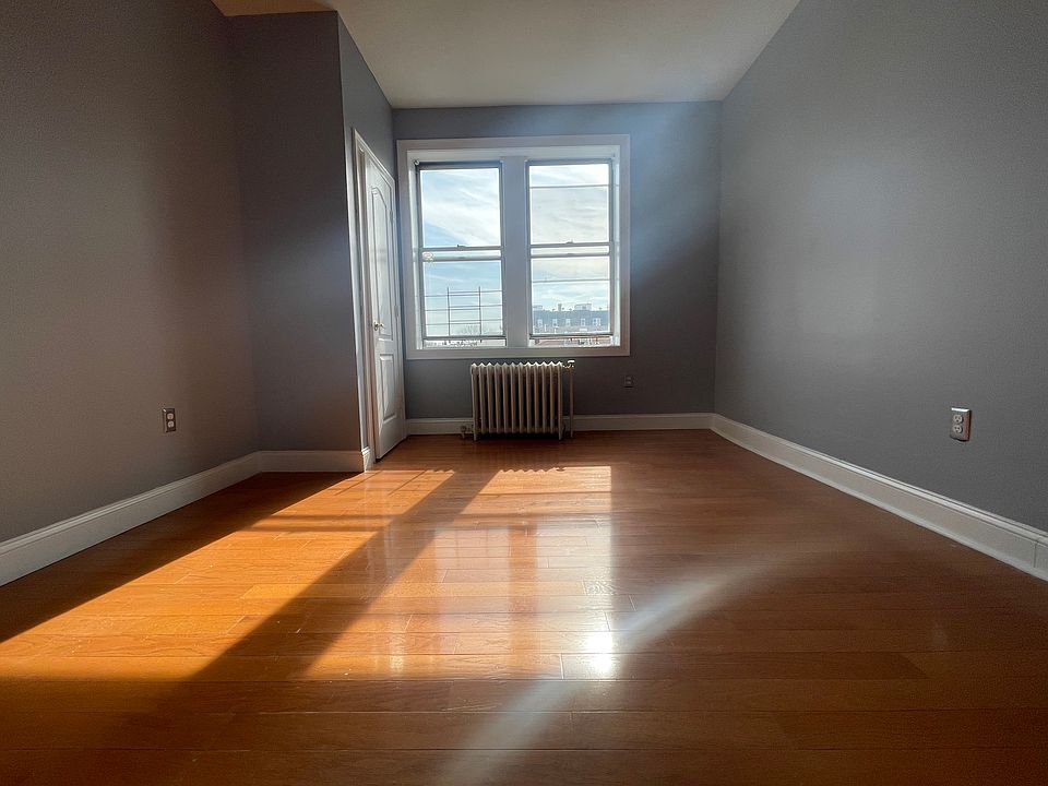 2nd image of 2600 Summit Ave #40E