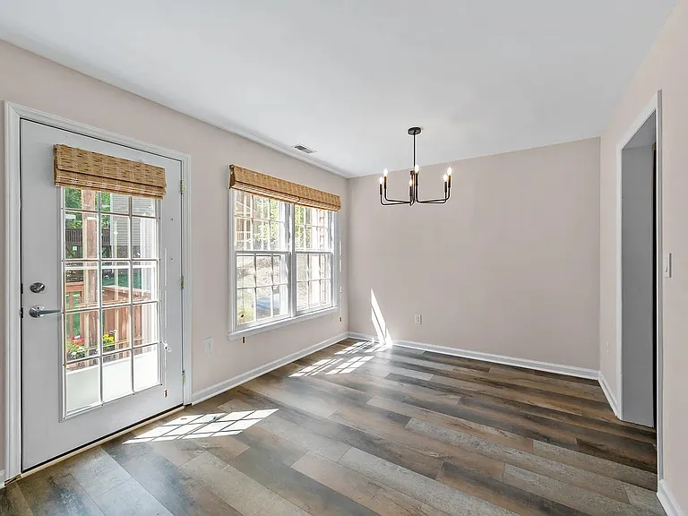 102 Shady Spring Pl — Photo 8