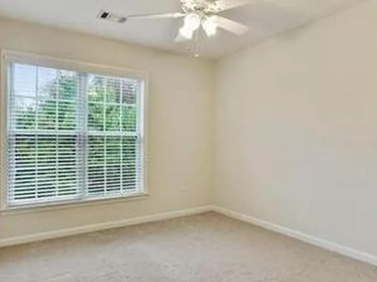 105 Finchley Dr — Photo 14