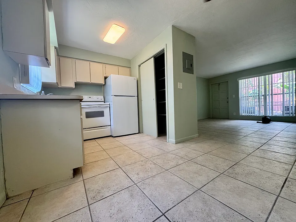 5900 NW 16th Pl #2