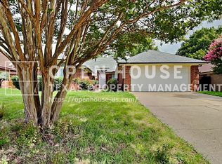 546 Newberry St, Grand Prairie, TX 75052