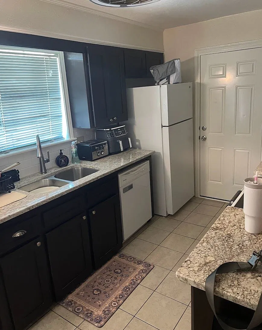 502 Lansing Ct — Photo 3