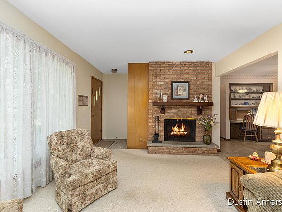 4th image of 5091 Hillwood Ct SE