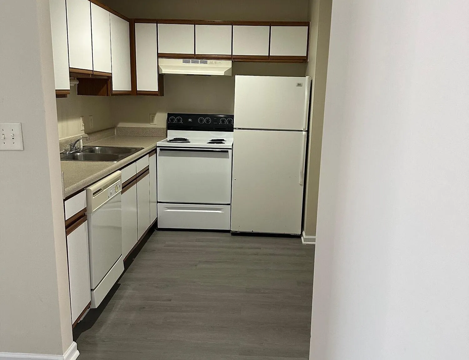 1 bed, 1.0 bath, $690 — Photo 4
