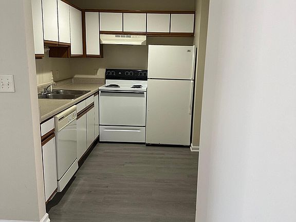 4th image of 4468 Magellan Ct APT B