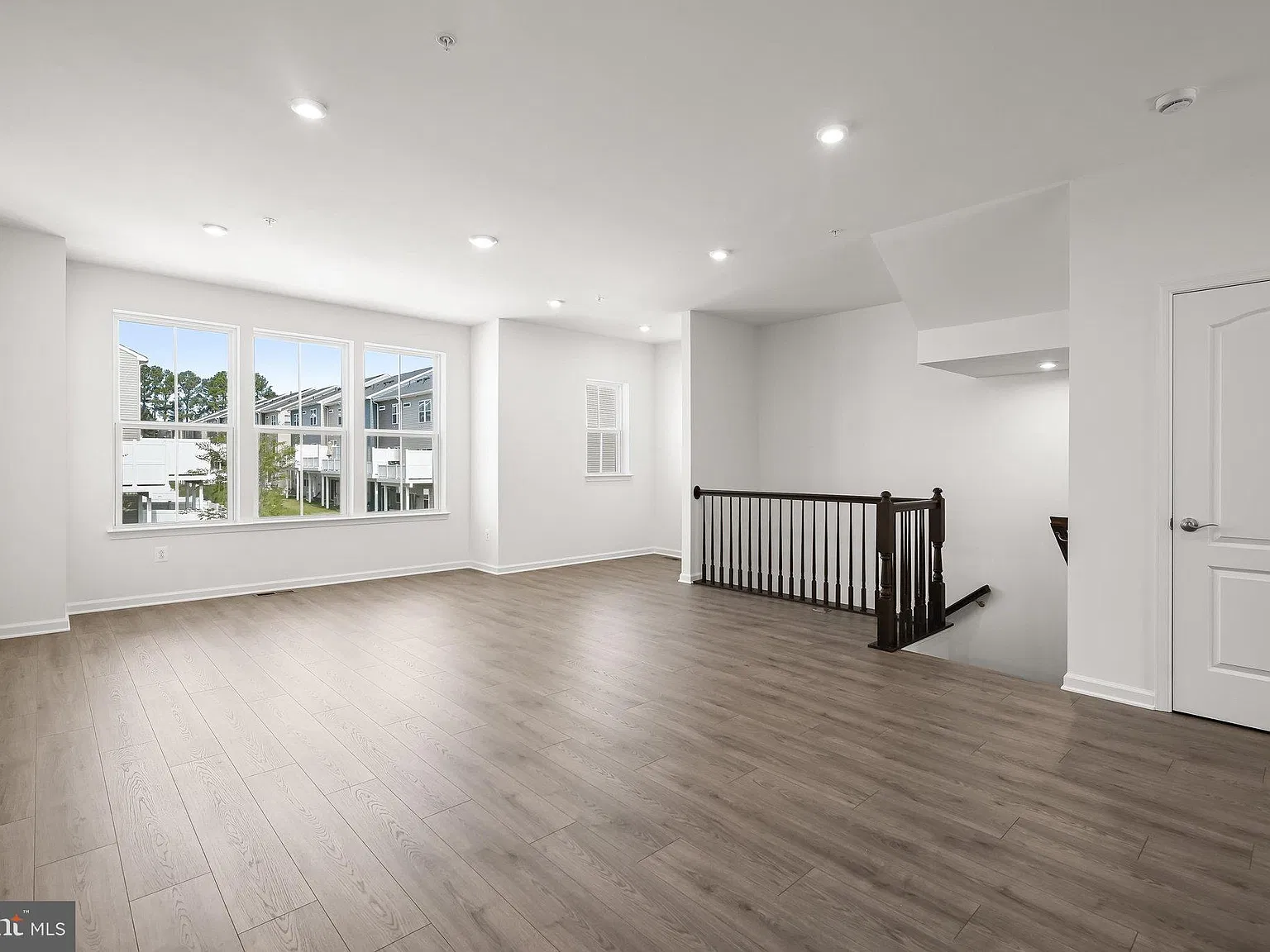 4 bed, 3.5 bath, 2212 sqft, $3,700 — Photo 4