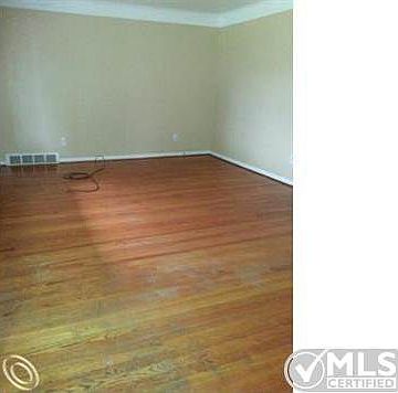 LIVING ROOM.jpg