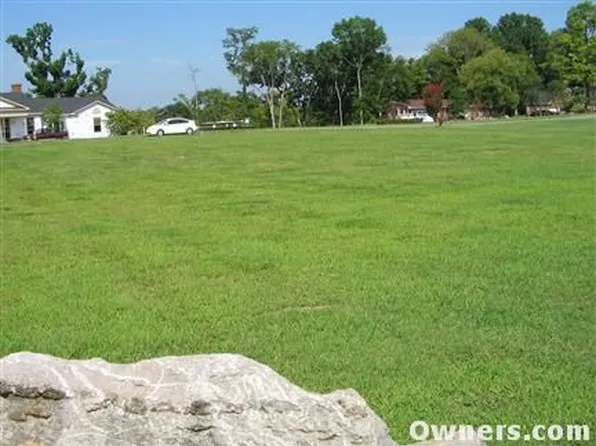 2014 Riverview Dr, Murfreesboro, TN 37129