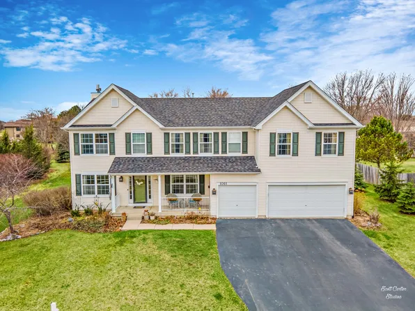 1061 Autumn Dr, Crystal Lake, IL 60014