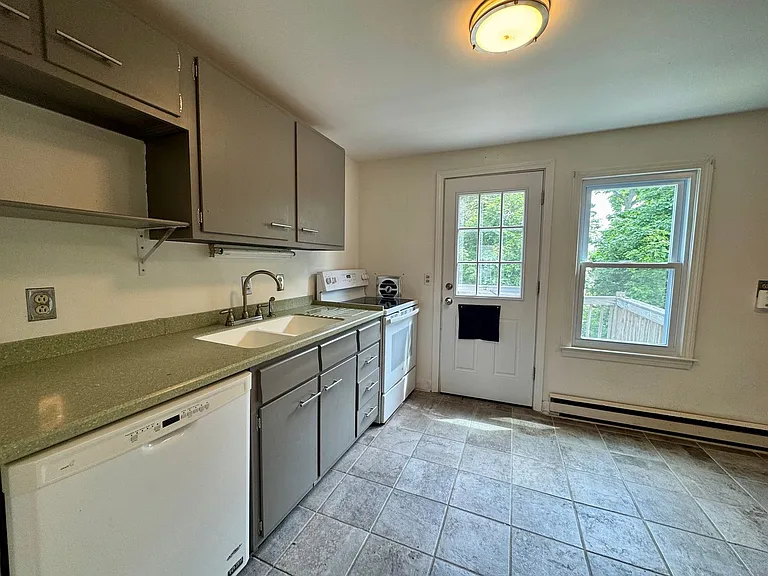 27 Minott St #7 — Photo 4