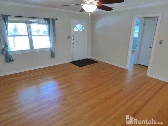3rd image of 2015 Woodcrest Dr