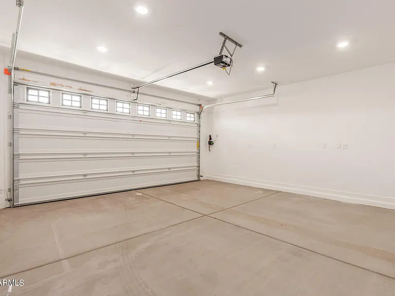 43 E Capricorn Way — Photo 33