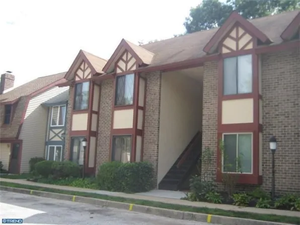 4 Dover Ct, Clementon, NJ 08021