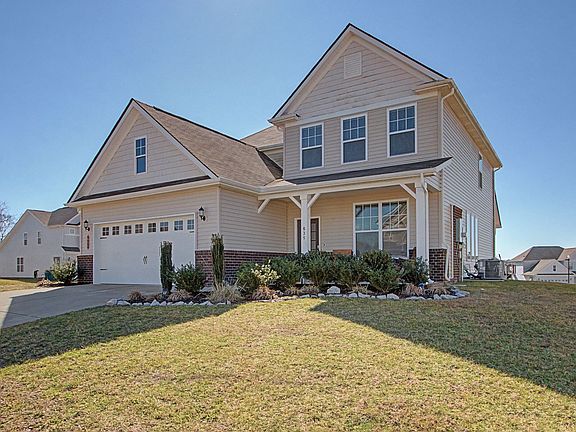 4th image of 631 Trevino Way