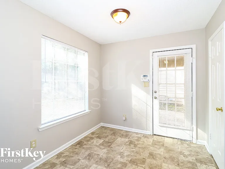 6911 Lagrange Cir S — Photo 5
