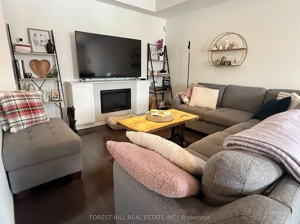 42 Bert Tait Ln, Whitchurch Stouffville, ON L4A 1Y3