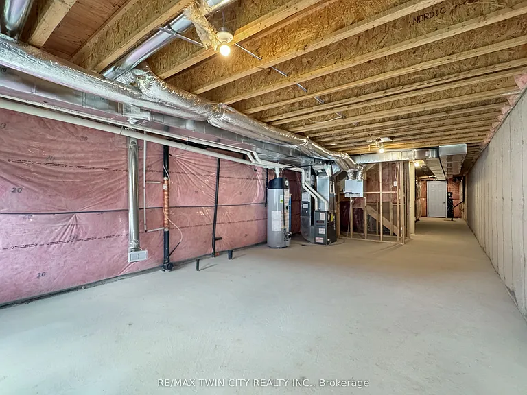 82 Gledhill Cres — Photo 43