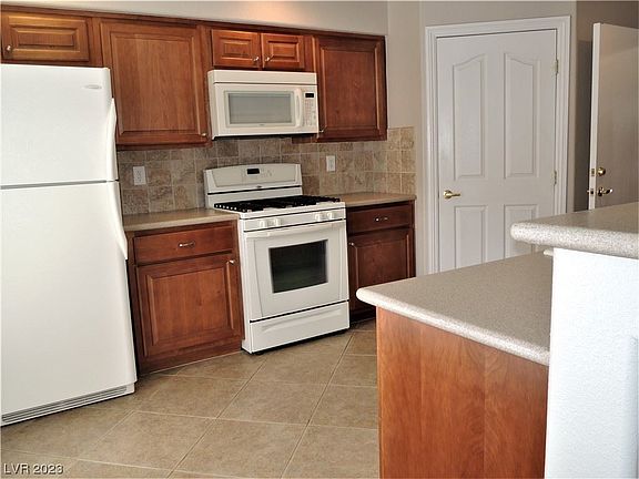 5th image of 9438 Borough Park St