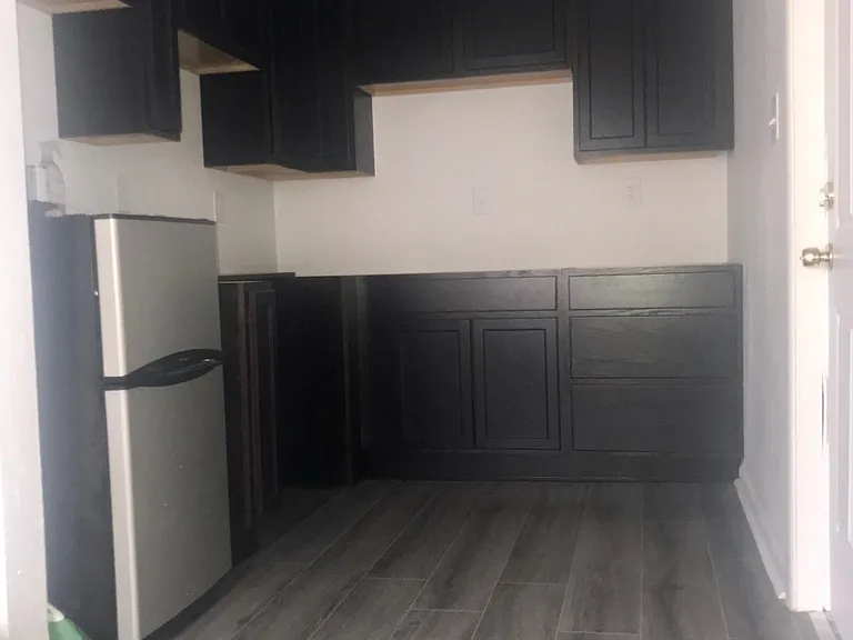 3116 Swift St — Photo 2