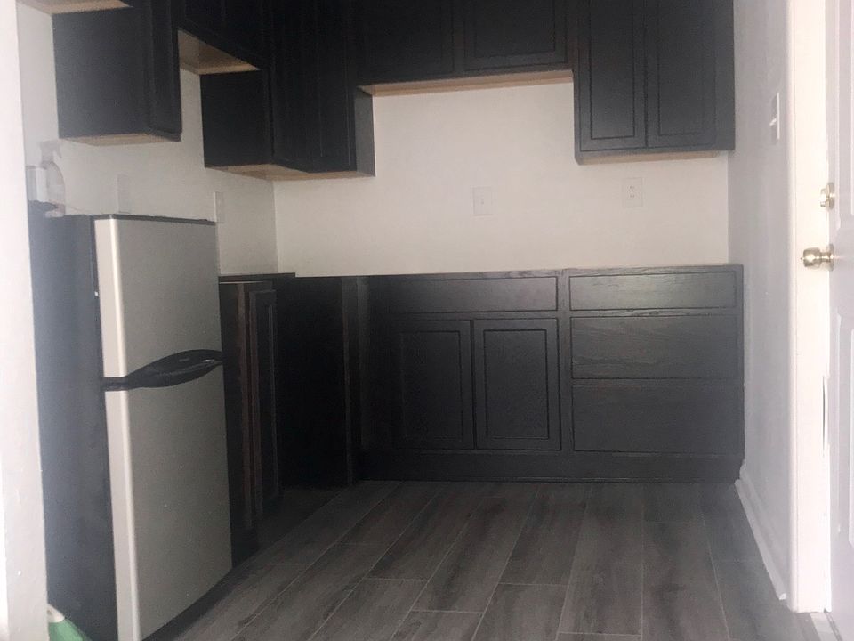 2nd image of 3116 Swift St