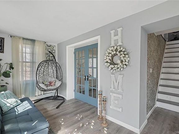 4th image of 10 Amanda Ln