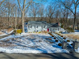 8 Guild Dr, Norwalk, CT 06850