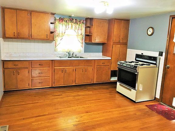 3rd image of 3926 Curtis Ave