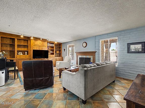 5th image of 341 N Evelyn Ave