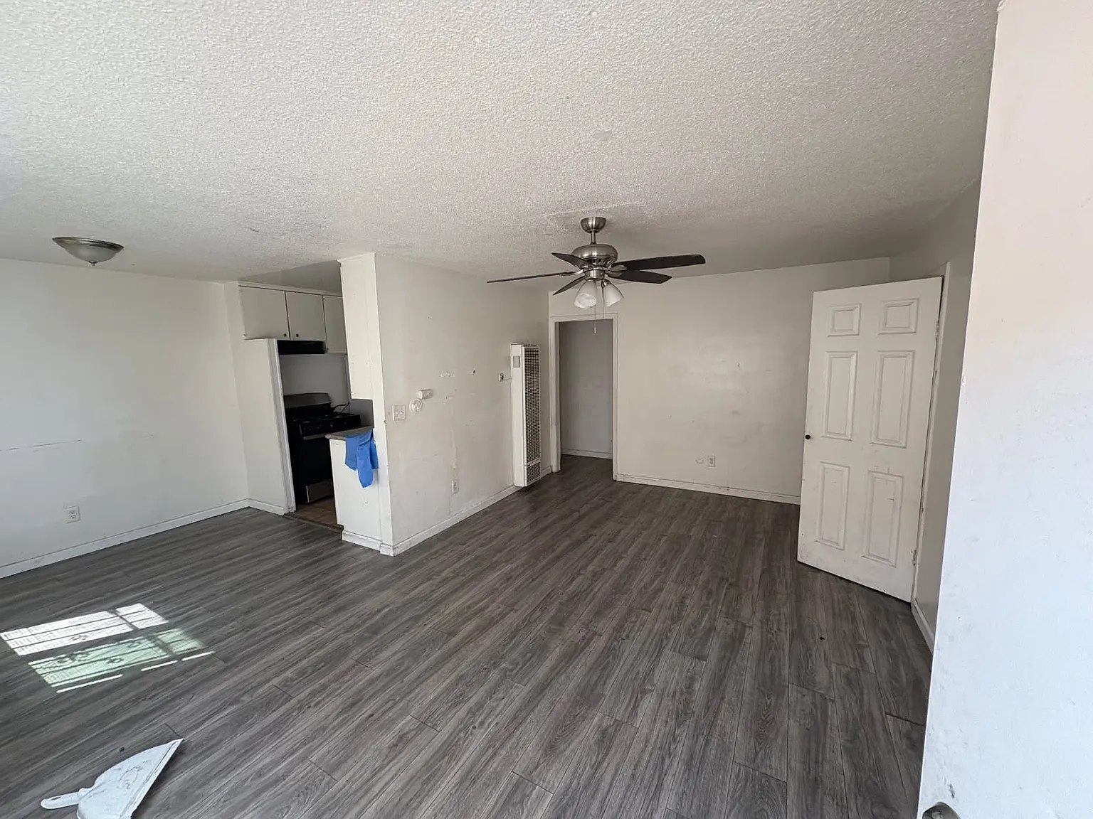 3 bed, 1000 sqft, $2,500 — Photo 4