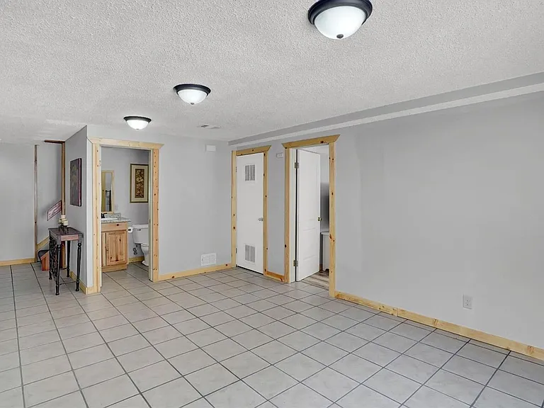 7655 Hickorywood Dr — Photo 15