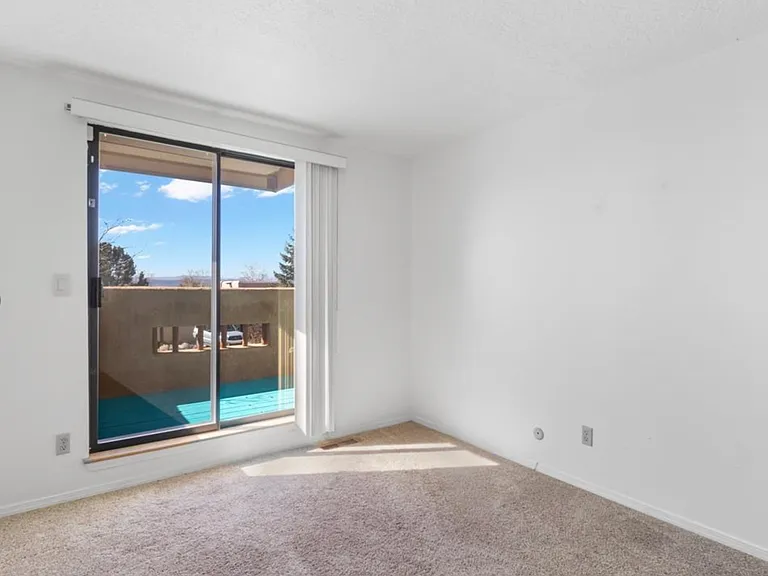 3rd bedroom - with balcony