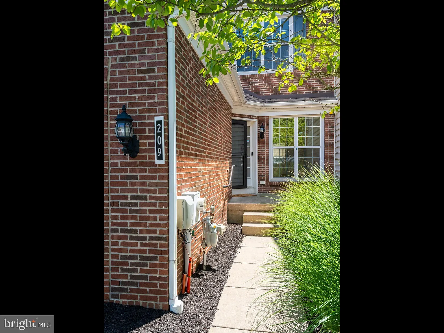 3 bed, 3.5 bath, 3099 sqft, $3,300 — Photo 3