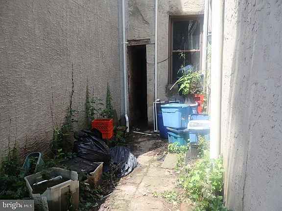 4th image of 969 N Randolph St