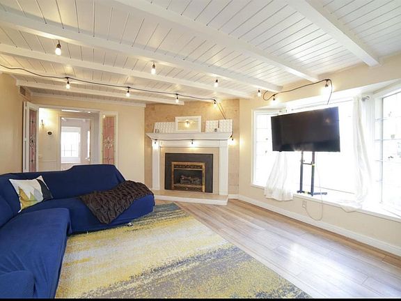 4th image of 5543 N 7th St