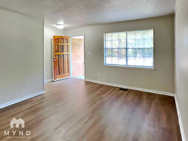 713 Kingman Rd — Photo 2