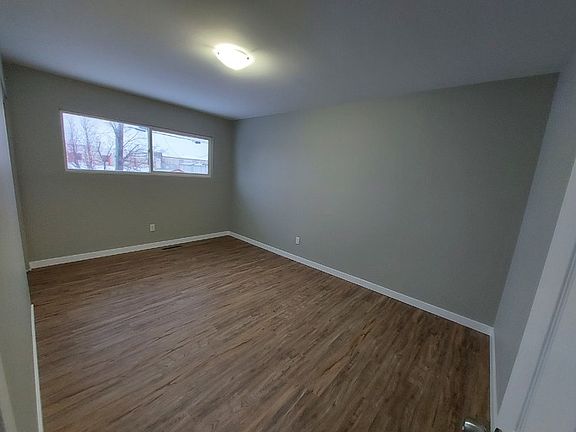 3rd image of 10424 111th Ave