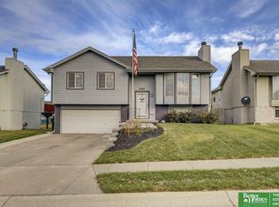 8426 Hanover St, Omaha, NE 68122