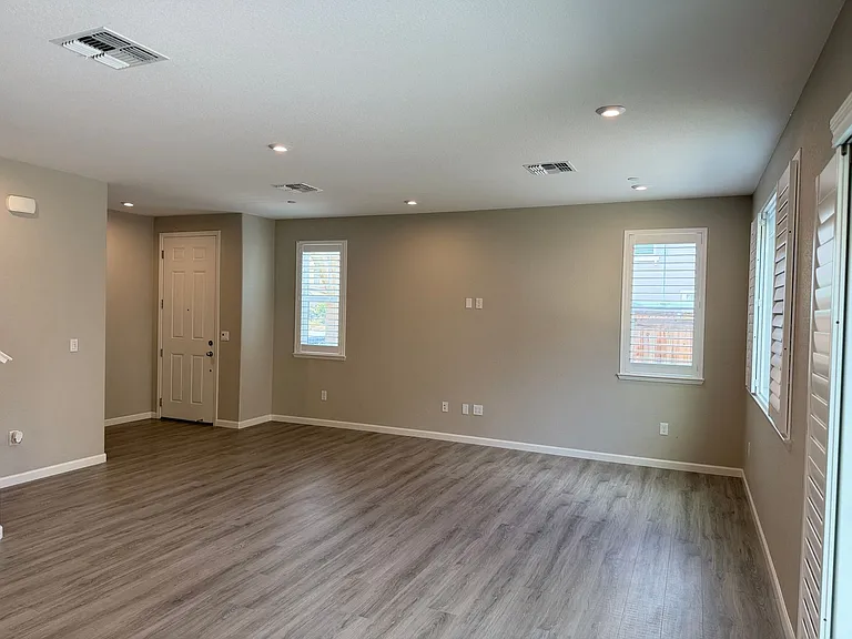 700 Apricot Cir — Photo 10