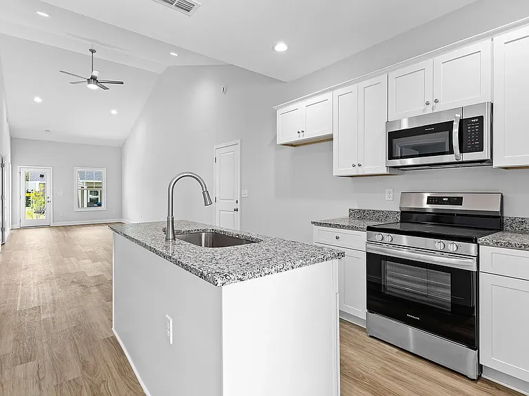 234 Lenox Cir — Photo 4