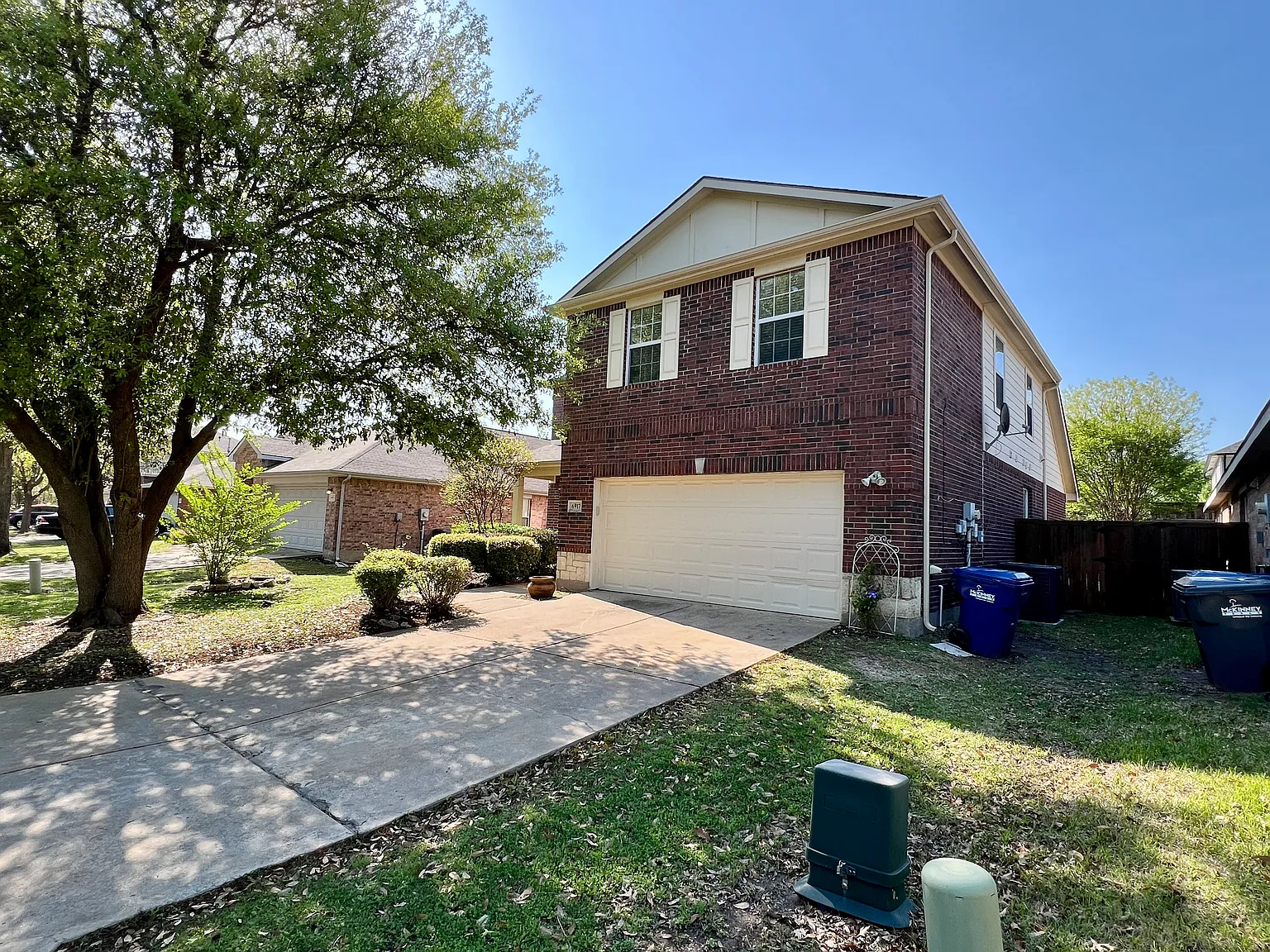 4 bed, 2.5 bath, 2280 sqft, $2,600 — Photo 4