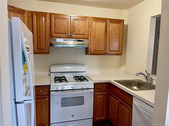 5th image of 16 Lexington Hl Unit 2