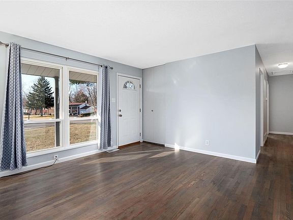 3rd image of 2884 Beechwood Ln