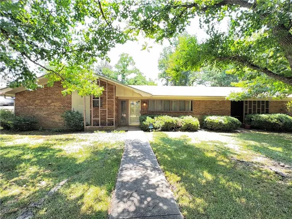 3237 Cloverland Dr, Pineville, LA 71360