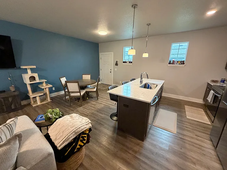 242 NW Common Pl — Photo 6