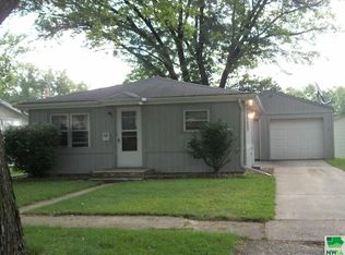 406 S 9th St, Cherokee, IA 51012