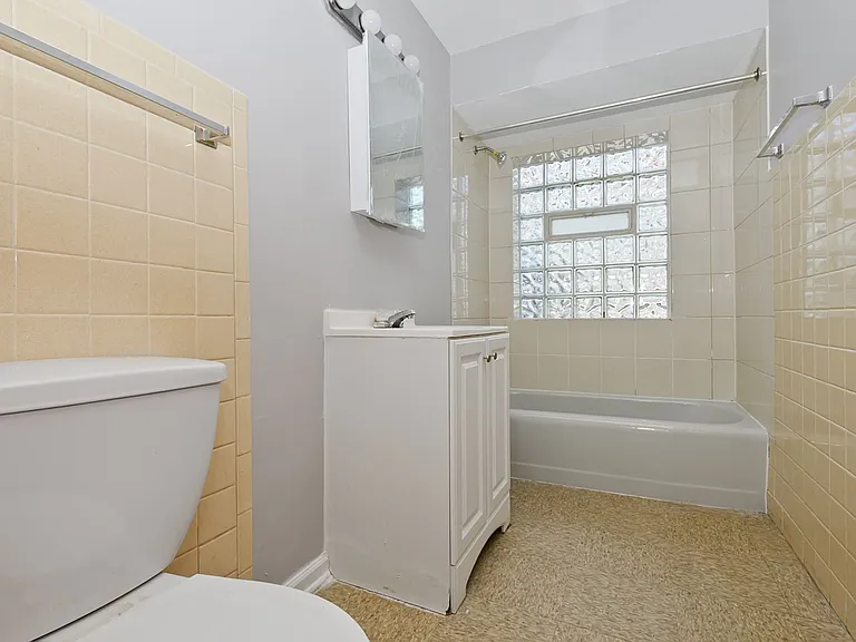 2320 W Garfield Blvd — Photo 11