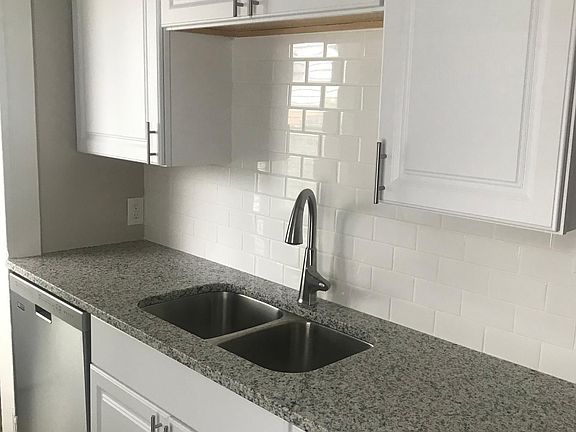 5th image of 3737 Central St APT 2