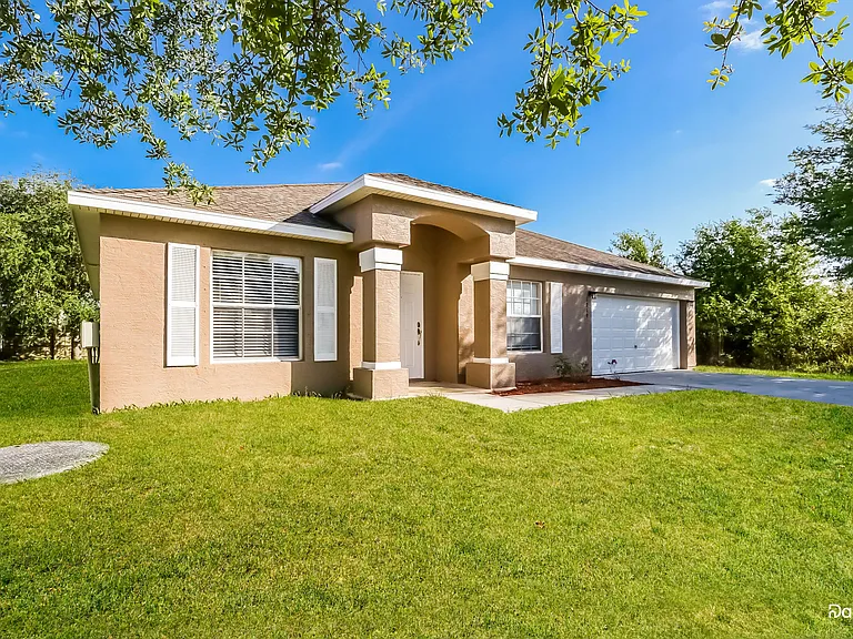 1219 SW Eleuthera Ave — Photo 3