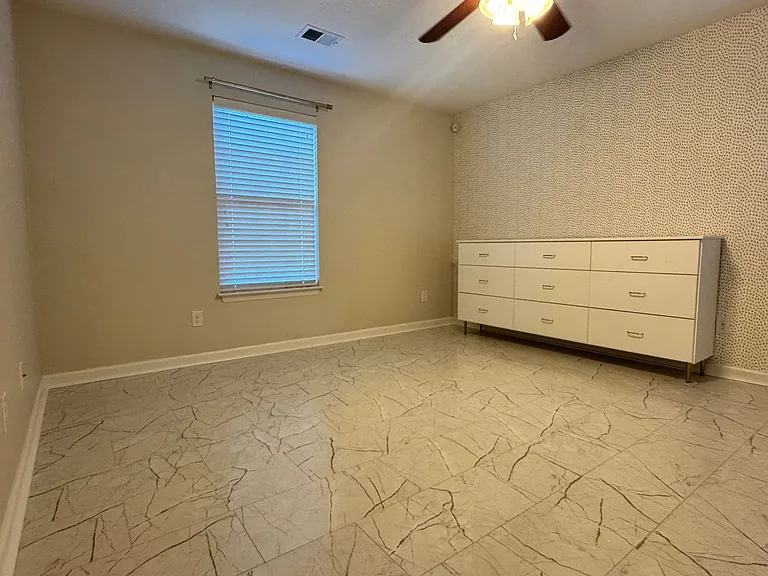 4704 Pennoak Ln #C — Photo 13