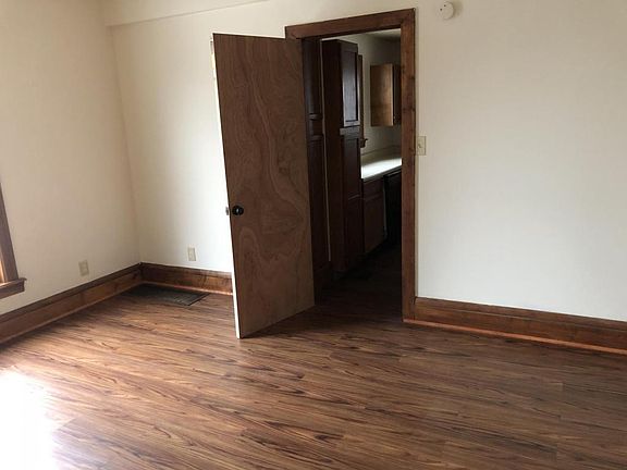 2nd image of 590 N Ellsworth Ave
